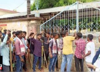 पाकुड़ : इंटर में नामांकन की मांग व बीएड फीस बढ़ोतरी को लेकर कॉलेज में छात्रों ने किया हड़ताल!