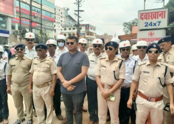 रांची सरजू नर्सिंग होम सीएसआर फंड से ट्रैफिक जवानों के बीच सनग्लासेस वितरण किया!
