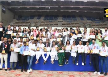 पासवा ने 15000 से अधिक छात्रों को सम्मानित कर इतिहास रचा पासवा राष्ट्रीय अध्यक्ष ने राज्य के टापर्स को नकद राशि भेंट कर उनके उज्जवल भविष्य की शुभकामनाएं एवं आशीर्वाद दिया