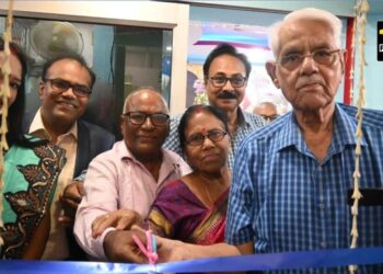 आज हजारीबाग नवाबगंज झील टावर मे एसएलएस डेंटल सेंटर मे 2 अत्याधुनिक मशीनों का उद्घाटन हुआ ।