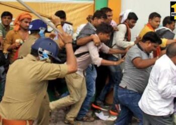 अतिक्रमण हटाने का शुरू में लोगों ने किया विरोध, बाद में लाठीचार्ज के दम पर ….