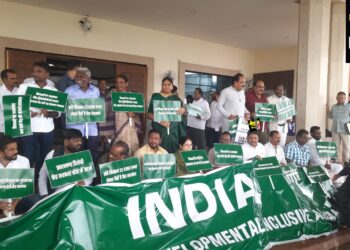 रांची: सदन के बाहर NDA और INDIA का विरोध प्रदर्शन!