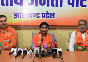रांची: आशा लकड़ा कांग्रेस पार्टी पर जमकर हमला बोला,कहा- सोनिया गांधी और राहुल गांधी के इशारे पर कांग्रेस विधायक कर रहे आदिवासी समाज का अपमान!