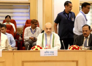 नई दिल्ली केन्द्रीय गृह मंत्री वामपंथी उग्रवाद प्रभावित राज्यों के मुख्यमंत्री उप-मुख्यमंत्री के साथ समीक्षा बैठक की !