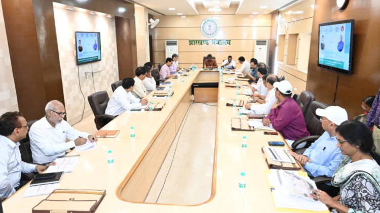 सीएम ने अधिकारियों के साथ स्वास्थ्य विभाग के अद्यतन कार्य प्रगति की समीक्षा की !