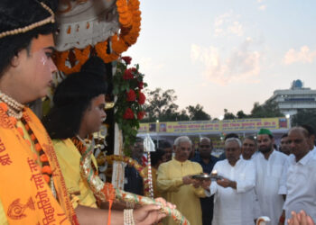 बिहार के राज्यपाल मुख्यमंत्री रावण वध समारोह में शामिल हुये !