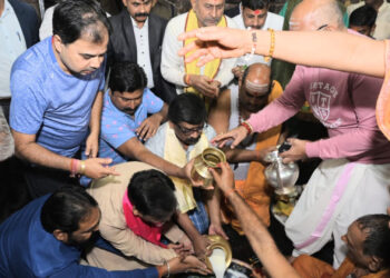मुख्यमंत्री हेमन्त सोरेन बाबा बैद्यनाथ मंदिर में वैदिक मंत्रोचार के बीच विधि- विधान पूजा अर्चना की !