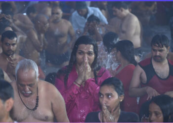 महाकुम्भ में उमड़ा आस्था का जनसैलाब करोड़ों श्रद्धालुओं ने संगम में लगाई अमृत डुबकी !