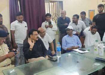 अवैध रूप से कोयला खनन करने के दौरान चाल धंसने से 4 ग्रामीणों की मौत हो गई थी !