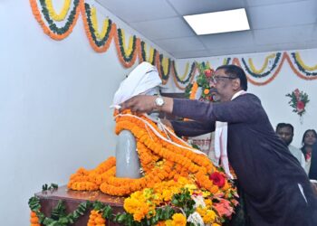 झारखंड पराज्यपाल,  मुख्यमंत्री एवं  केंद्रीय मंत्री ने भगवान बिरसा मुंडा की जन्मस्थली पर पूजा अर्चना की !
