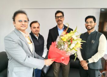 नमामि गंगे परियोजना के निदेशक राहुल द्विवेदी प्रधान सचिव सुनील कुमार से मुलाकात की !