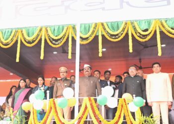 पेयजल मंत्री योगेंद्र प्रसाद   पुलिस केंद्र मैदान में आयोजित गणतंत्र दिवस समारोह में शामिल हुए !