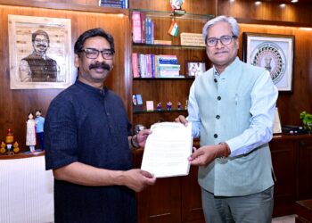 सीएम हेमंत सोरेन से बिरसा कृषि विश्वविद्यालय (बीएयू), रांची के कुलपति डॉ० एस० सी० दुबे ने मुलाकात की !