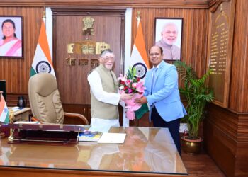 नवनियुक्त कुलपति  राजीव मनोहर ने लोक भवन में शिष्टाचार भेंट की !