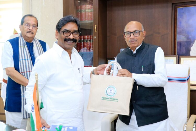 झारखंड विधान सभा अध्यक्ष  रबीन्द्र नाथ महतो से मुख्यमंत्री हेमन्त सोरेन ने मुलाकात की !