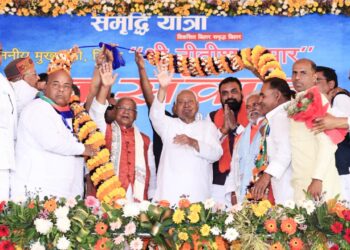 बिहार मुख्यमंत्री समृद्धि यात्रा के तहत गया में आयोजित जन संवाद कार्यक्रम में शामिल हुए !
