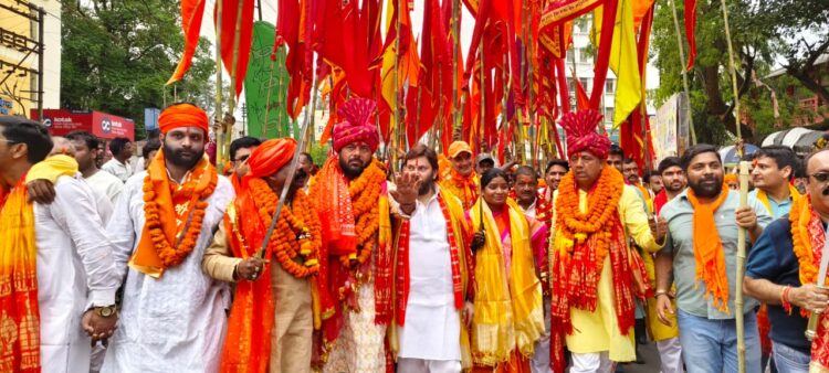 श्री सनातनपंचायत ने निकाली 251 राम ध्वज के साथ शोभायात्रा !
