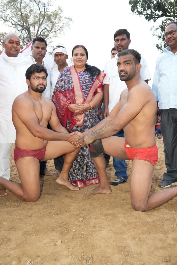 राम नवमी पर चपरी में पारंपरिक कुश्ती प्रतियोगिता में शामिल हुईं मंत्री !