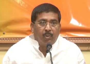 थैलीसीमिया पीड़ित बच्चों को एचआईवी खून चढ़ाने पर रिक्शा नौटंकी क्यों नहीं किया इरफान अंसारी ने – आदित्य साहू !