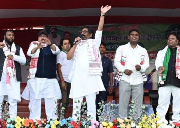 चाय बागान क्षेत्रों में आदिवासियों की स्थिति अत्यंत दयनीय,एकजूट होकर लडे. -हेमंत सोरेन !