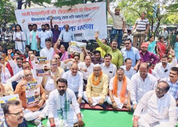 यात्री ट्रेनें समय पर चलाएं वरना मालगाड़ी रोकेंगे -सरयू राय !