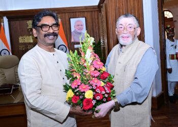 झारखंड राज्यपाल  संतोष कुमार गंगवार से मुख्यमंत्री हेमंत सोरेन आज शिष्टाचार भेंट की !