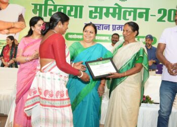 कोल्हान प्रमंडल मुखिया सम्मेलन 2026 में उत्कृष्ट पंचायतों को सम्मानित !