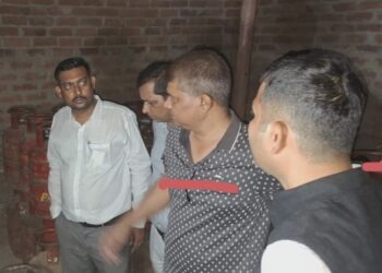चुटिया में गैस कालाबाजारी का भंडाफोड़ !