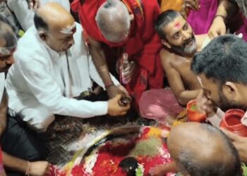 बाबा बैद्यनाथ धाम में विधानसभा अध्यक्ष रवींद्रनाथ महतो ने टेका माथा !