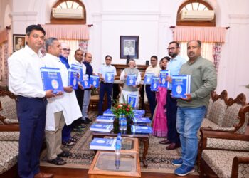 राज्यपाल  संतोष कुमार गंगवार ने विविध विषयों पर शोध-आलेखों  का लोकार्पण किया !
