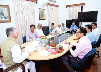झारखंड राज्यपाल  संतोष कुमार गंगवार ने बिहार आई बैंक ट्रस्ट के कार्यों की समीक्षा किया !