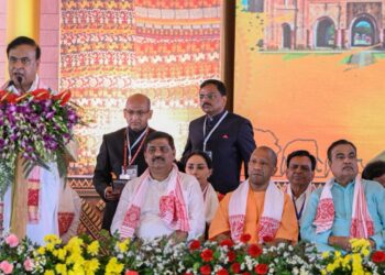 नवनिर्वाचित असम सरकार के शपथ ग्रहण में पहुंचे उत्तर प्रदेश के मुख्यमंत्री !