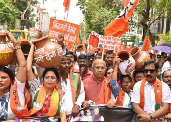 पानी बिजली संकट पर रांची में भाजपा का घड़ा फोड़ आक्रोश प्रदर्शन कार्यक्रम !
