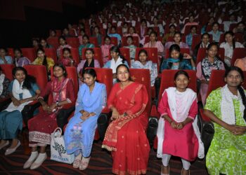 झारखंडी कलाकारों में असीम प्रतिभा है  उन्हें उचित मंच और सम्मान देने की जरूरत है !