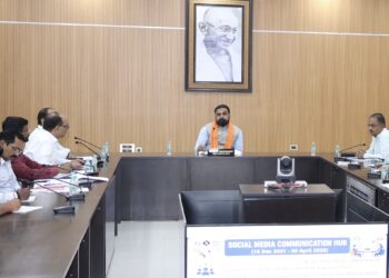 कार्यों की जानकारी लोगों तक ठीक ढंग से और त्वरित पहुंचायें:- मुख्यमंत्री !