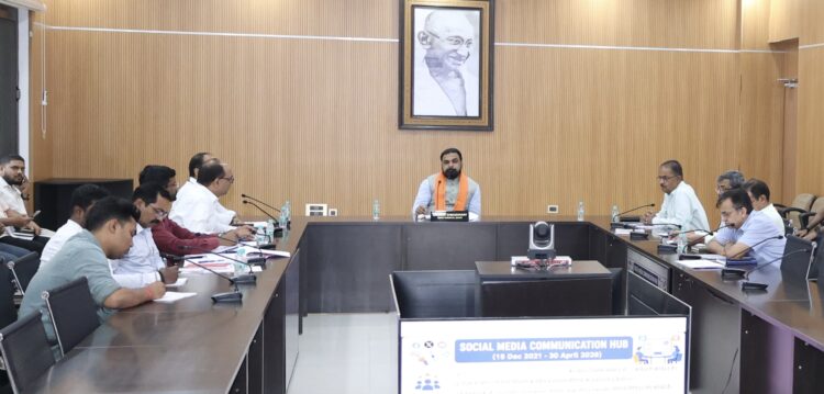 कार्यों की जानकारी लोगों तक ठीक ढंग से और त्वरित पहुंचायें:- मुख्यमंत्री !