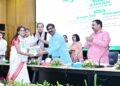 झारखंड के सीएम नव नियुक्त इंटर एवं स्नातक प्रशिक्षित सहायक आचार्यों का नियुक्ति-पत्र वितरण किया !