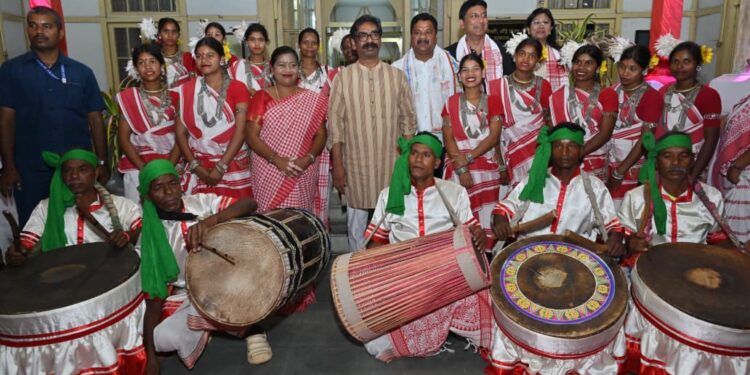 झारखंड के मुख्यमंत्री हेमन्त सोरेन आदिनिवास ऐप के शुभारंभ !
