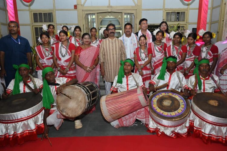 झारखंड के मुख्यमंत्री हेमन्त सोरेन आदिनिवास ऐप के शुभारंभ !