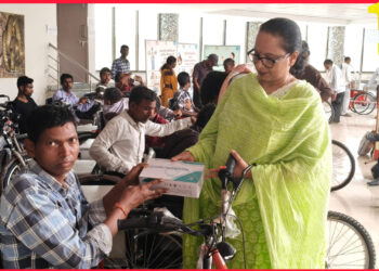उपायुक्त के निर्देश पर डीएमएफटी मद से 22 दिव्यांग लाभुकों के बीच बैटरी चालित ट्राईसाइकिल का वितरण !