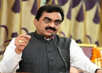 पीएम नरेंद्र मोदी औंर उनकी सरकार जनता पर आर्थिक बोझ डालने बाद त्याग उपदेश दे रही हैं !